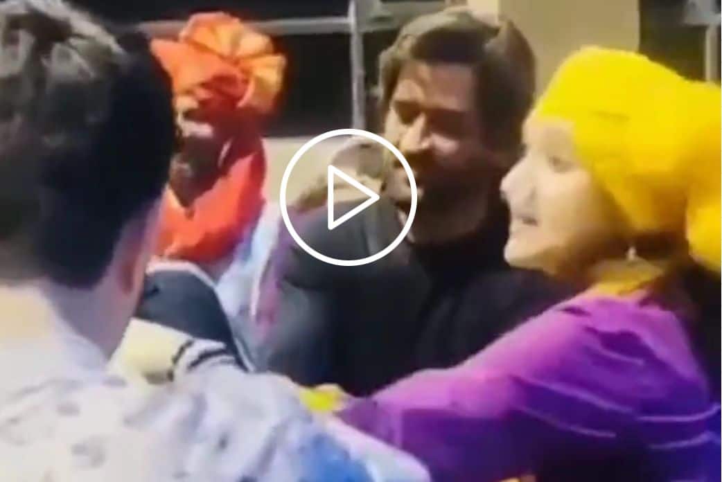 [Watch] MS Dhoni's Mumbai Ganesh Chaturthi Celebration Takes Internet by Storm
